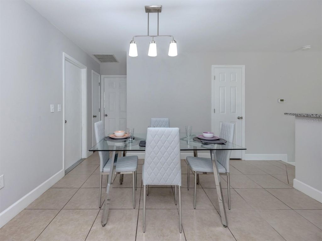 Image 11 of property listing at 3681 SHAMROCK DRIVE, Venice, FL 34293