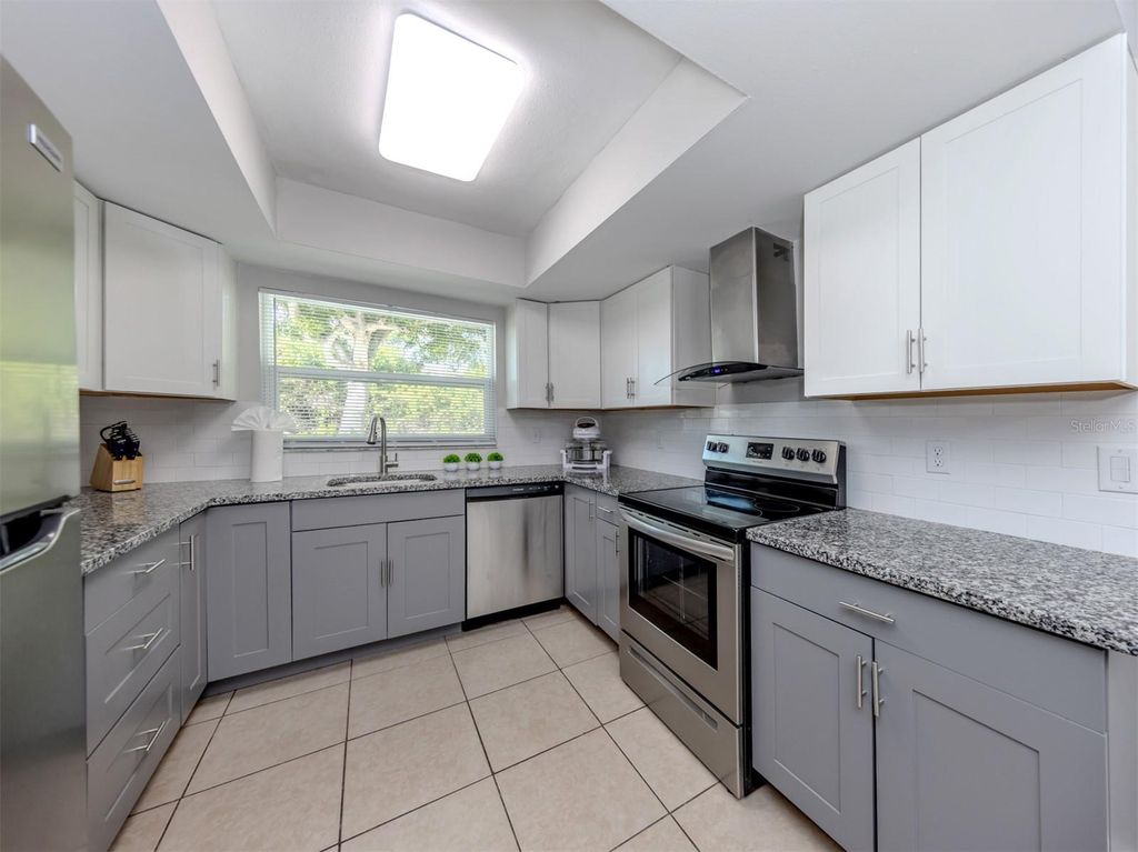 Image 13 of property listing at 3681 SHAMROCK DRIVE, Venice, FL 34293