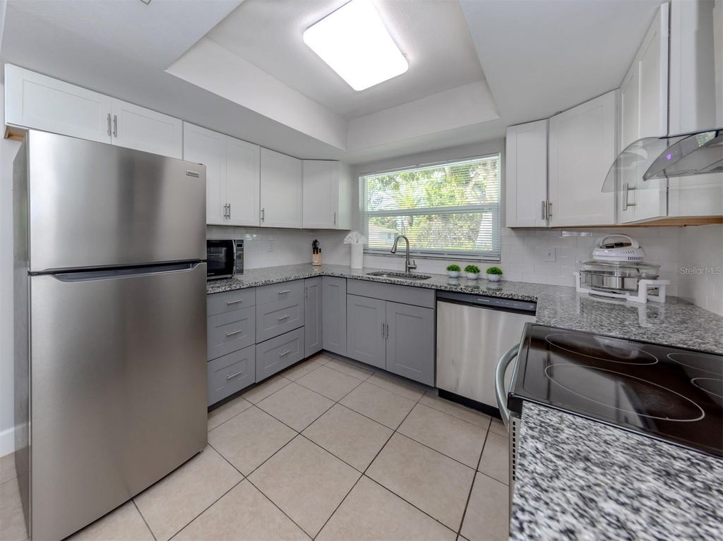 Image 14 of property listing at 3681 SHAMROCK DRIVE, Venice, FL 34293