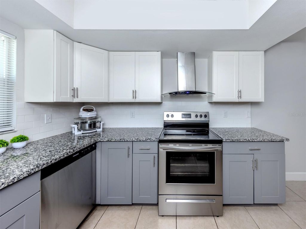 Image 15 of property listing at 3681 SHAMROCK DRIVE, Venice, FL 34293