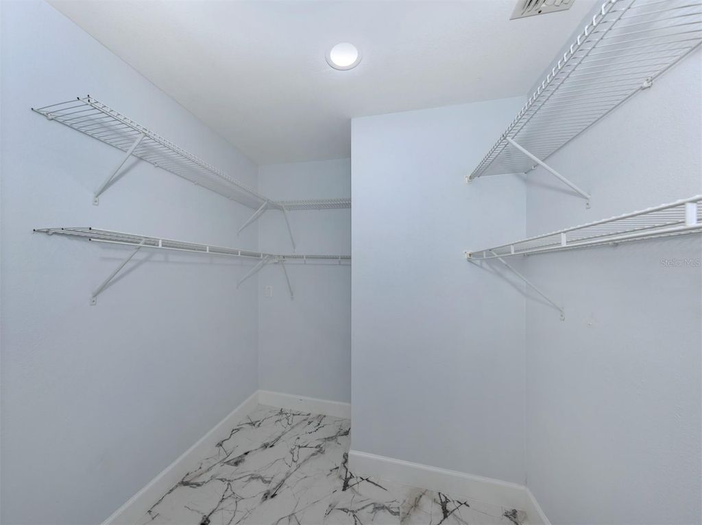 Image 18 of property listing at 3681 SHAMROCK DRIVE, Venice, FL 34293