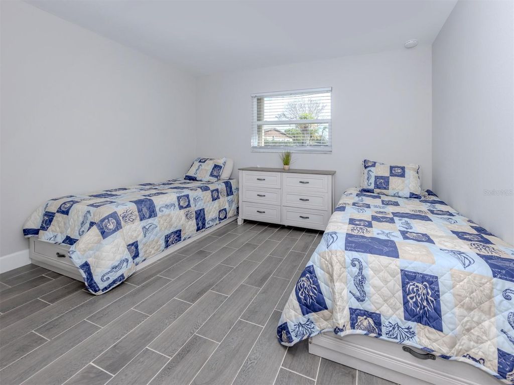 Image 19 of property listing at 3681 SHAMROCK DRIVE, Venice, FL 34293