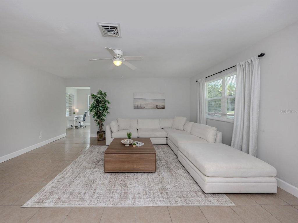 Image 3 of property listing at 3681 SHAMROCK DRIVE, Venice, FL 34293