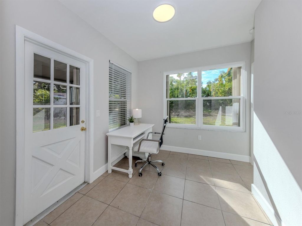 Image 21 of property listing at 3681 SHAMROCK DRIVE, Venice, FL 34293