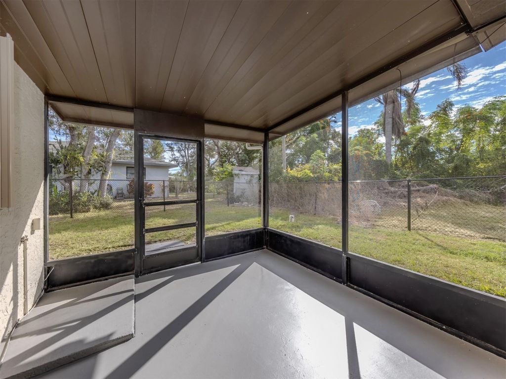 Image 25 of property listing at 3681 SHAMROCK DRIVE, Venice, FL 34293