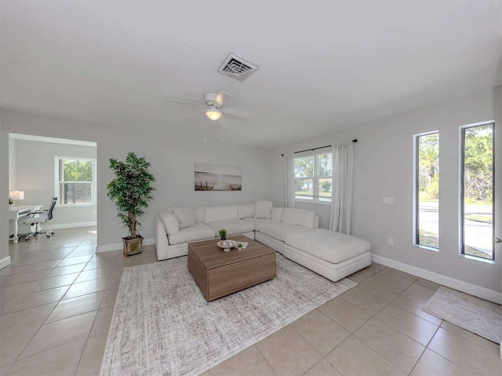 Image 4 of property listing at 3681 SHAMROCK DRIVE, Venice, FL 34293