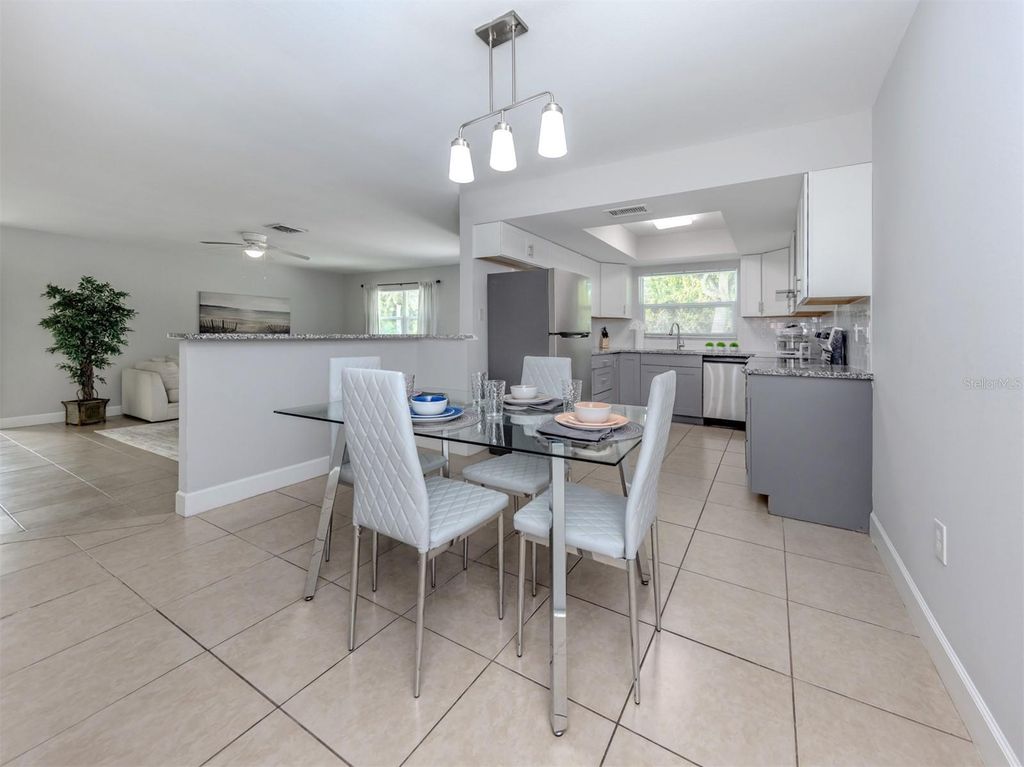 Image 10 of property listing at 3681 SHAMROCK DRIVE, Venice, FL 34293