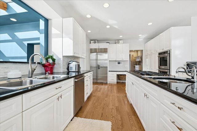 12 E Penny Road, South Barrington, IL 60010