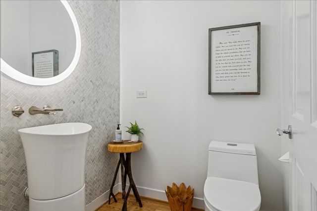 12 E Penny Road, South Barrington, IL 60010