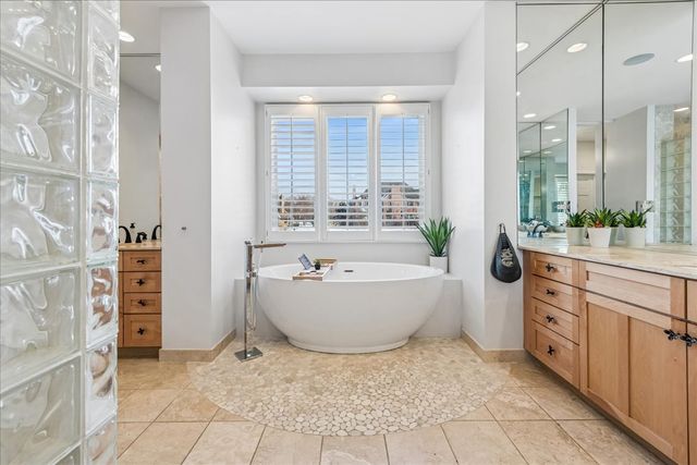 12 E Penny Road, South Barrington, IL 60010