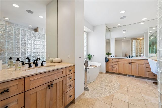 12 E Penny Road, South Barrington, IL 60010