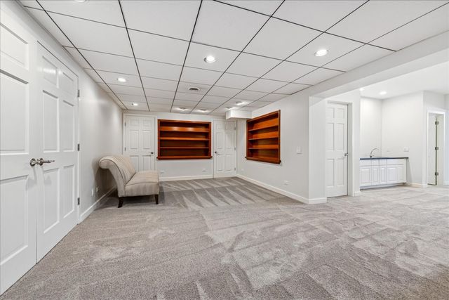 12 E Penny Road, South Barrington, IL 60010