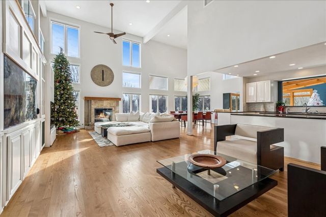 12 E Penny Road, South Barrington, IL 60010