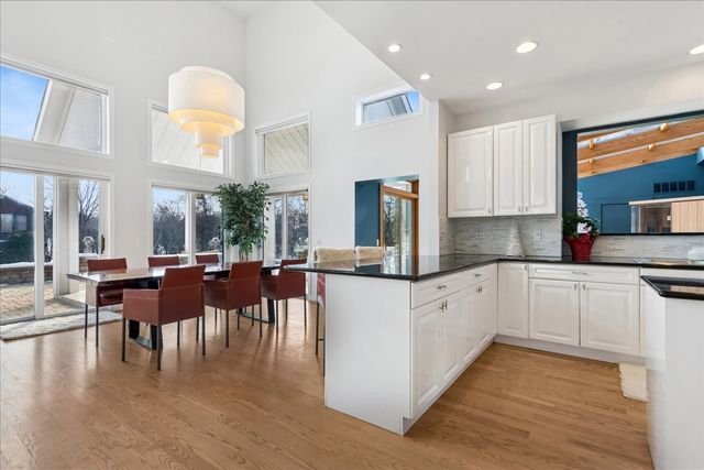 12 E Penny Road, South Barrington, IL 60010