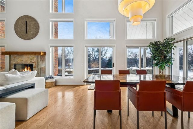 12 E Penny Road, South Barrington, IL 60010