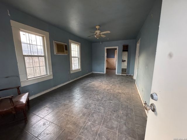 613 Blaine, San Antonio, TX 78202