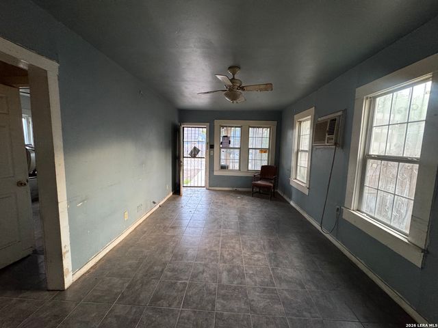 613 Blaine, San Antonio, TX 78202