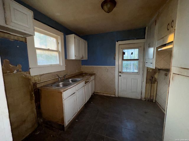 613 Blaine, San Antonio, TX 78202