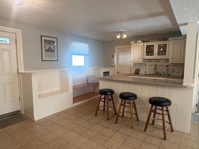 4 Crest Road, Framingham, MA 01702