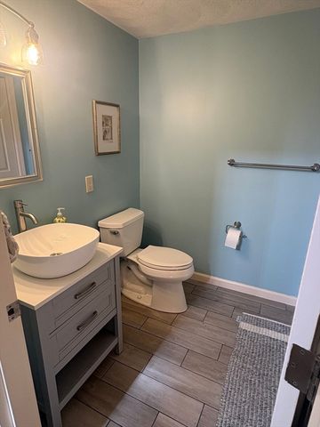 4 Crest Road, Framingham, MA 01702