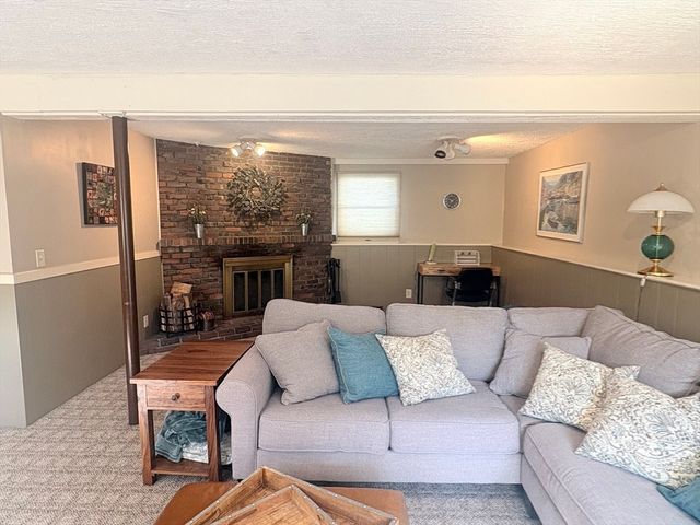 4 Crest Road, Framingham, MA 01702