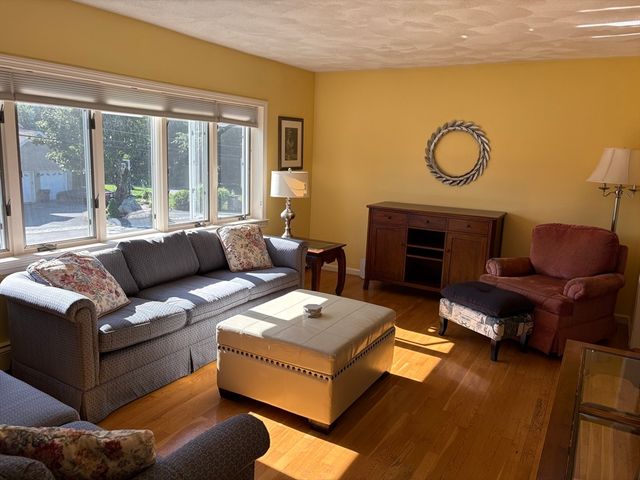 4 Crest Road, Framingham, MA 01702