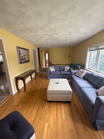 4 Crest Road, Framingham, MA 01702