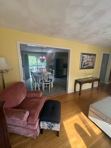4 Crest Road, Framingham, MA 01702