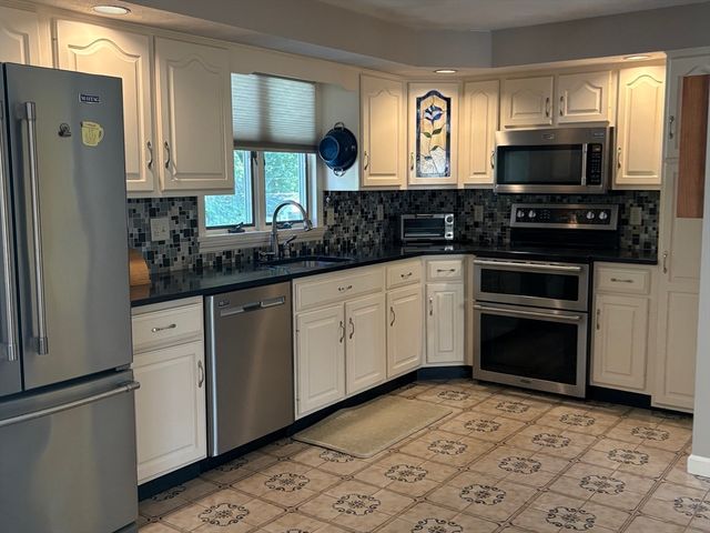 4 Crest Road, Framingham, MA 01702