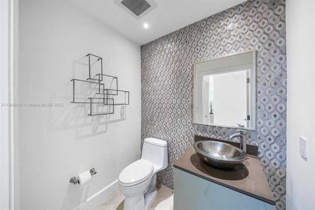 2645 S Bayshore Dr 1802, Miami, FL 33133