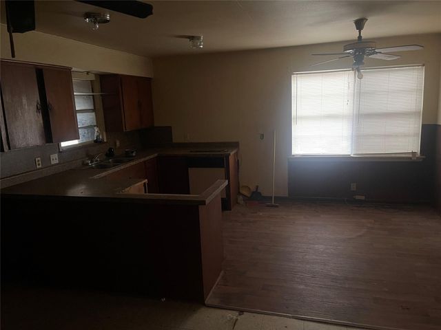 390 Bear Track Trl, Livingston, TX 77351