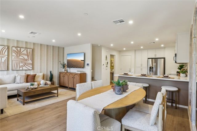 15563 April Dawn Way 4, Fontana, CA 92336