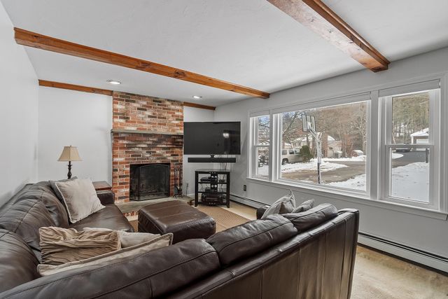 8 Blueberry Road U: R, Derry, NH 03038