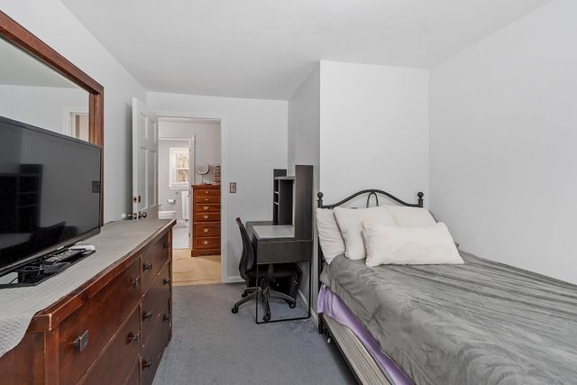 8 Blueberry Road U: R, Derry, NH 03038