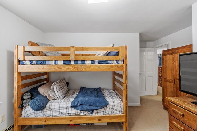 8 Blueberry Road U: R, Derry, NH 03038