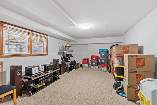 8 Blueberry Road U: R, Derry, NH 03038