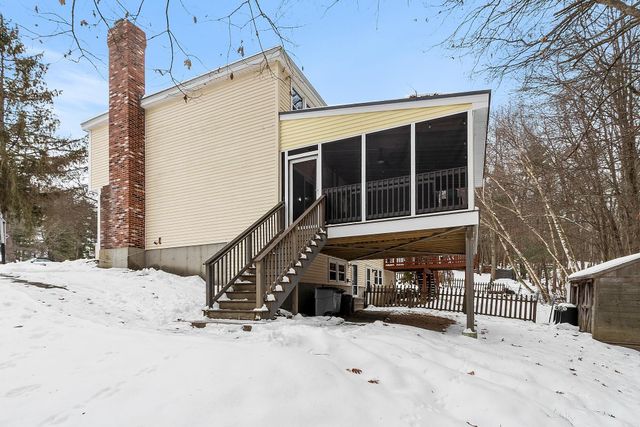 8 Blueberry Road U: R, Derry, NH 03038