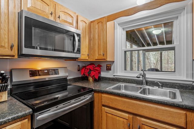 8 Blueberry Road U: R, Derry, NH 03038