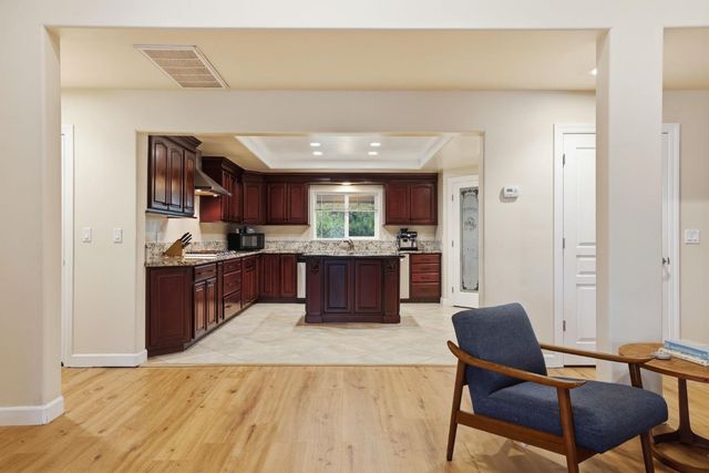 17843 Lake Forest Dr, Penn Valley, CA 95946