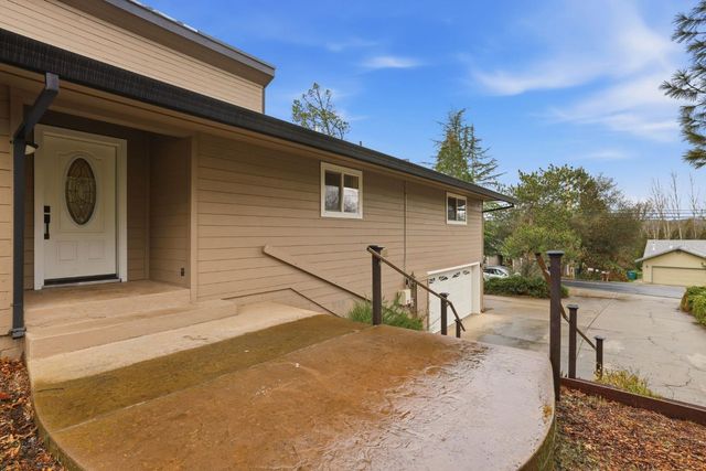 17843 Lake Forest Dr, Penn Valley, CA 95946