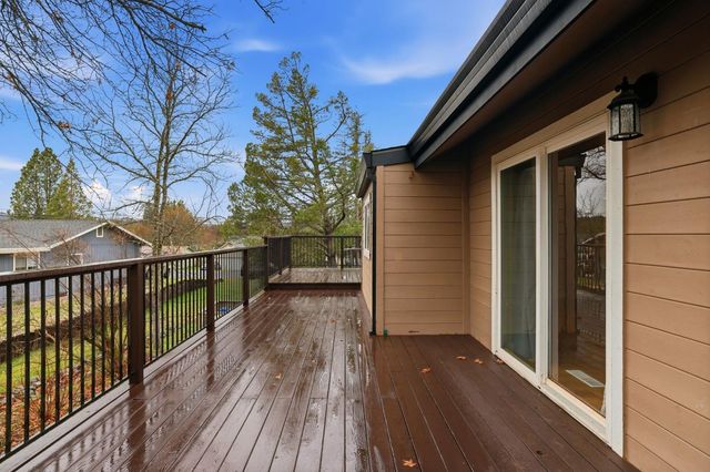 17843 Lake Forest Dr, Penn Valley, CA 95946