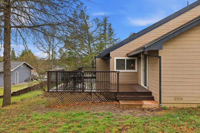 17843 Lake Forest Dr, Penn Valley, CA 95946