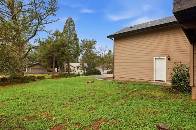 17843 Lake Forest Dr, Penn Valley, CA 95946