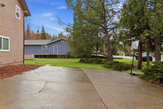 17843 Lake Forest Dr, Penn Valley, CA 95946