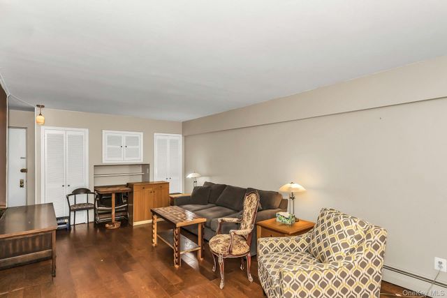 596 Broadway 17A, Lynbrook, NY 11563