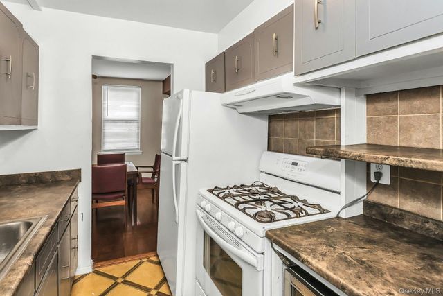 596 Broadway 17A, Lynbrook, NY 11563