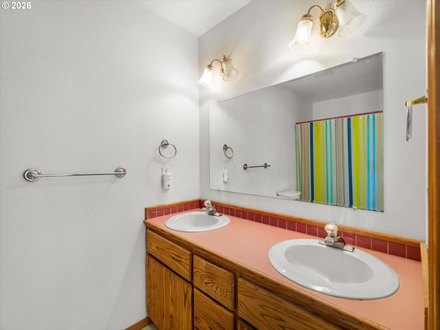 16977 S SPANGLER Rd, Beavercreek, OR 97004