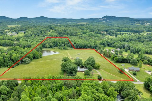 1142 Fox Squirrel Ridge Road, Pickens, SC 29671