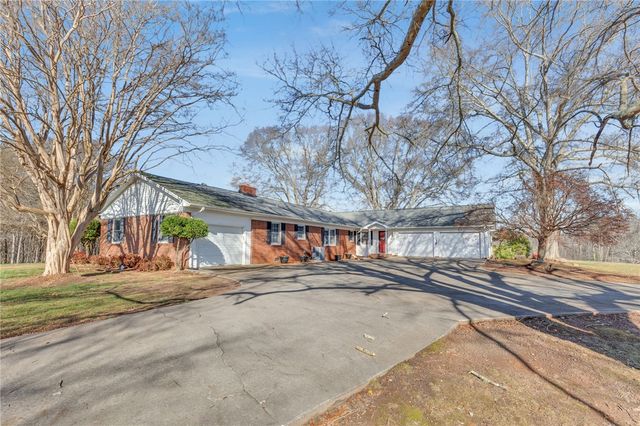 1142 Fox Squirrel Ridge Road, Pickens, SC 29671