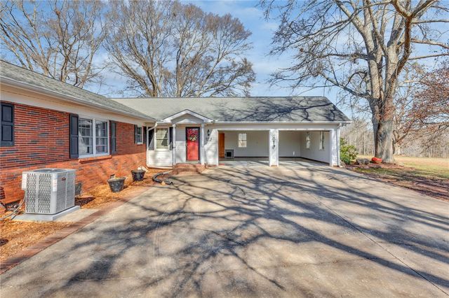 1142 Fox Squirrel Ridge Road, Pickens, SC 29671
